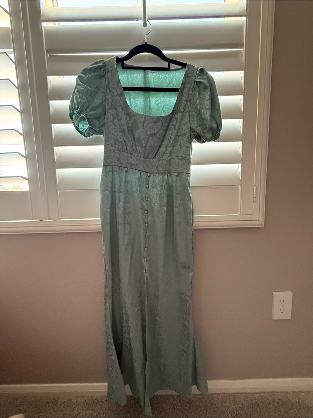 Women's Sage Green Puff-Sleeve Maxi Dress